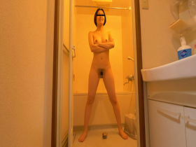 ショートカットの放尿娘　サンプル画像03